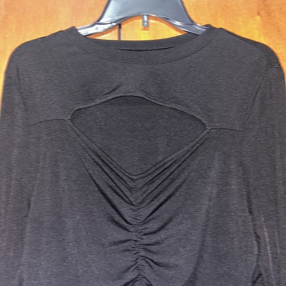 PLUS RUCHED DETAIL KEYHOLE TOP - Picture 2 of 12